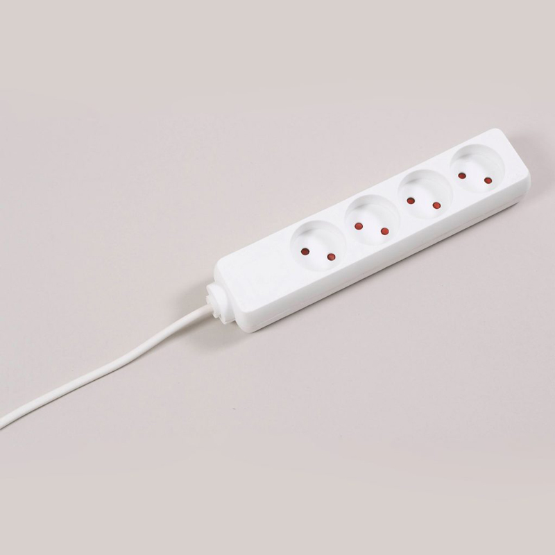 Skjøteledning 4-veiskontakt u/jord 5m