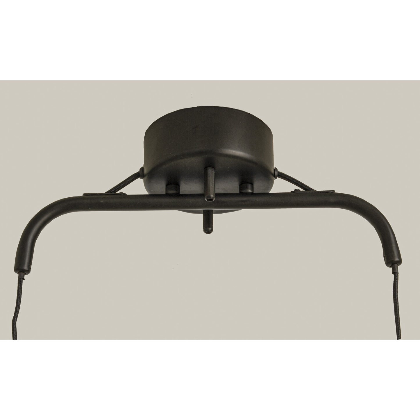 Takkopp og oppheng til Dublin taklampe, industriell pendel med tre lampeskjermer på rekke laget i metall med detaljer i messing - Aneta belysning