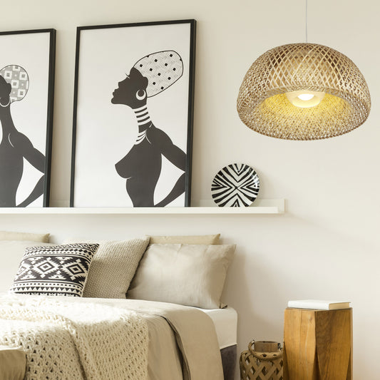 Interiørbilde av Malacca taklampe på soverom. Pendel i natur bambus flettet rotting diameter 45cm - Aneta belysning