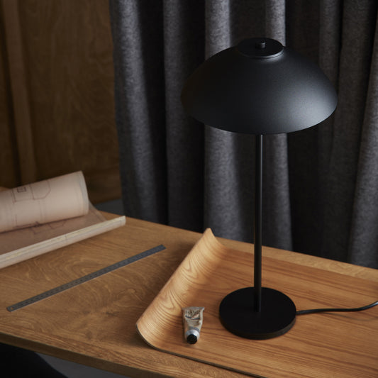 Vali High bordlampe sort