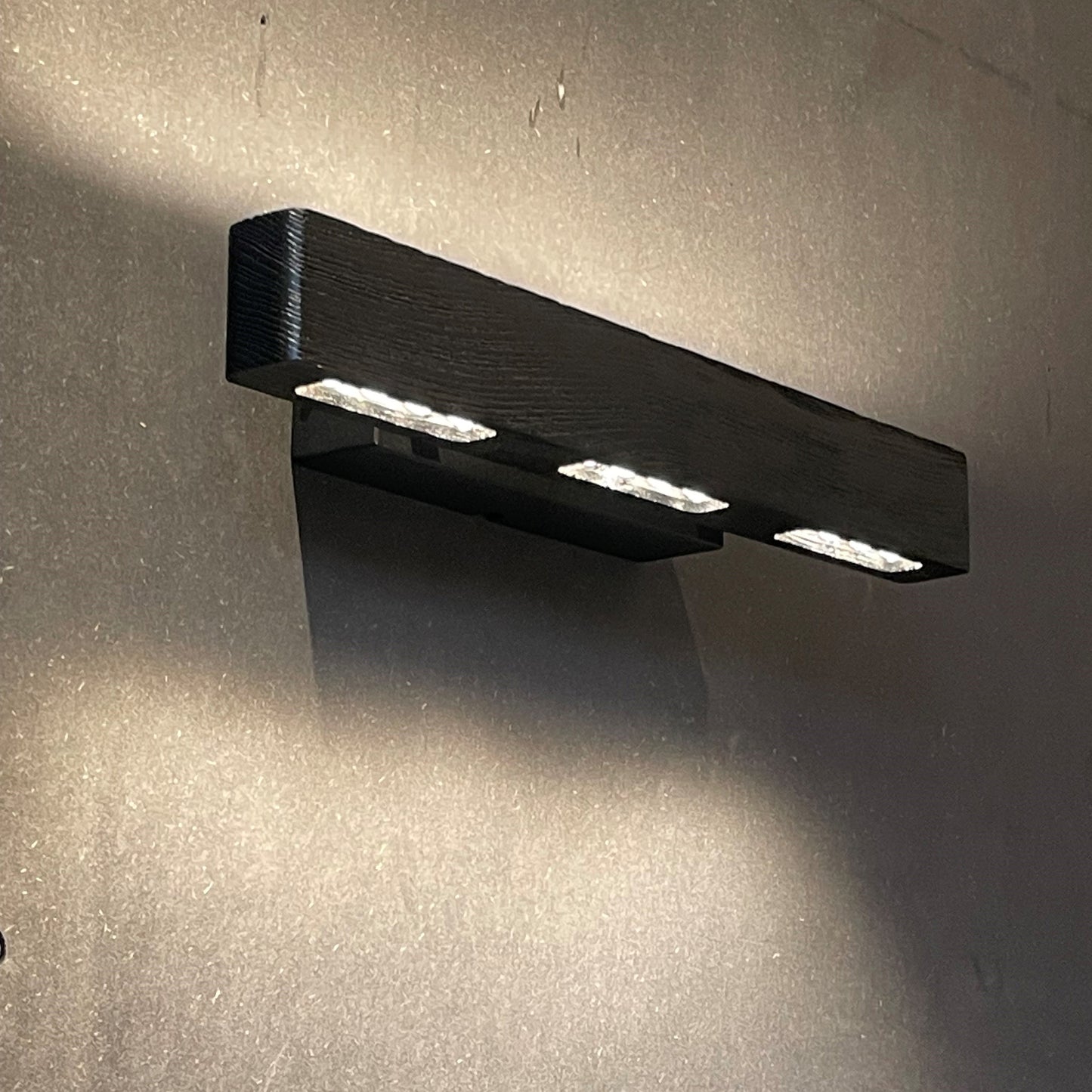 Vanessa vegglampe sort dimbar