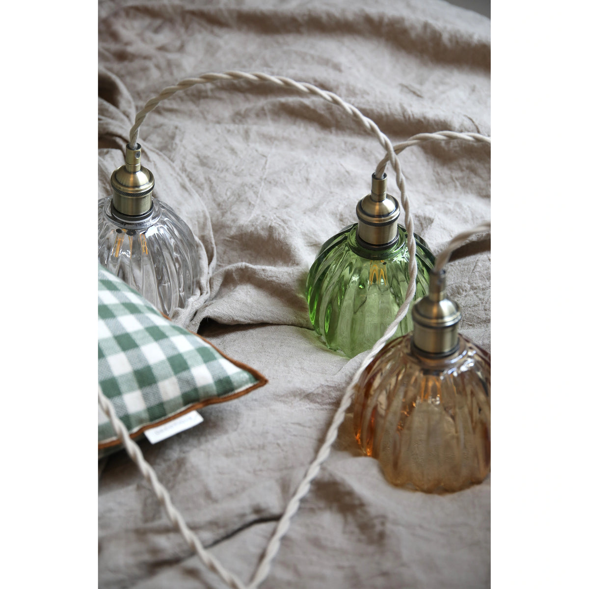 Gota vinduspendel amber/messing