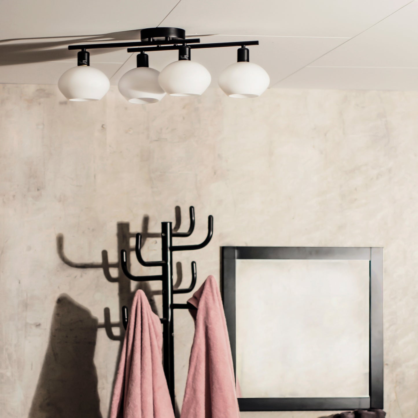 Elba taklampe IP44 sort/hvit