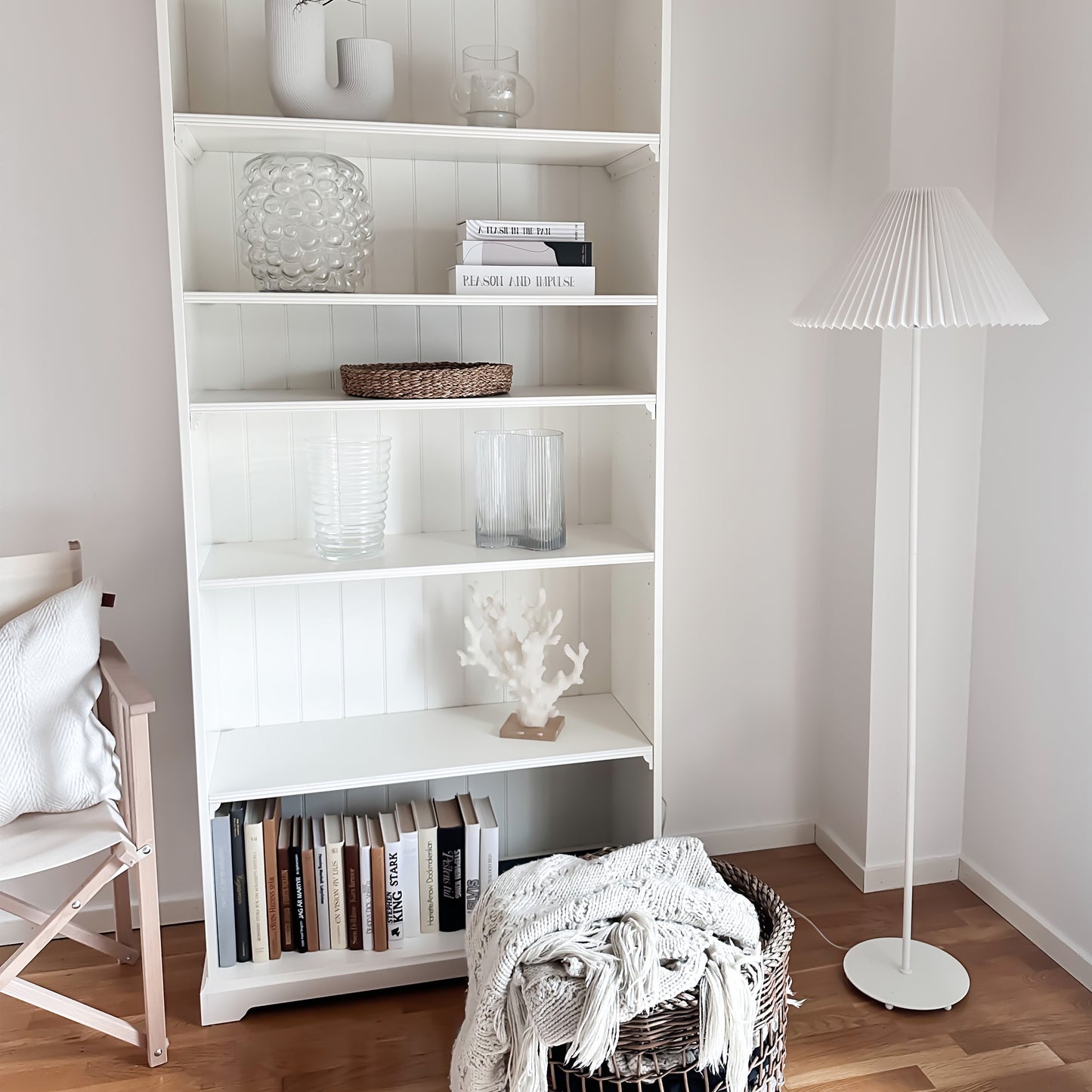 Ester gulvlampe hvit m/skjerm