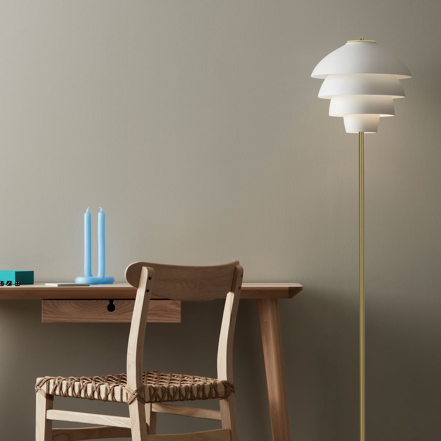 Valencia gulvlampe hvit/messing