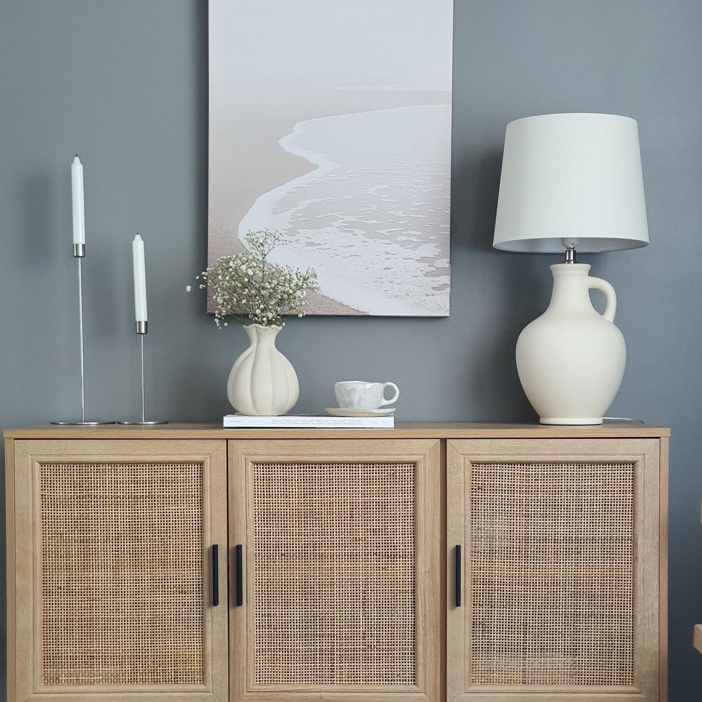 Athena bordlampe naturhvit m/skjerm