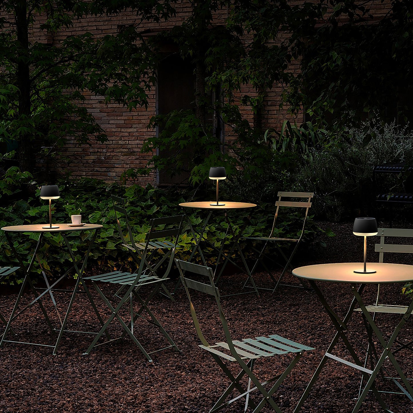 Gløtt bordlampe oppladbar solar matt sort