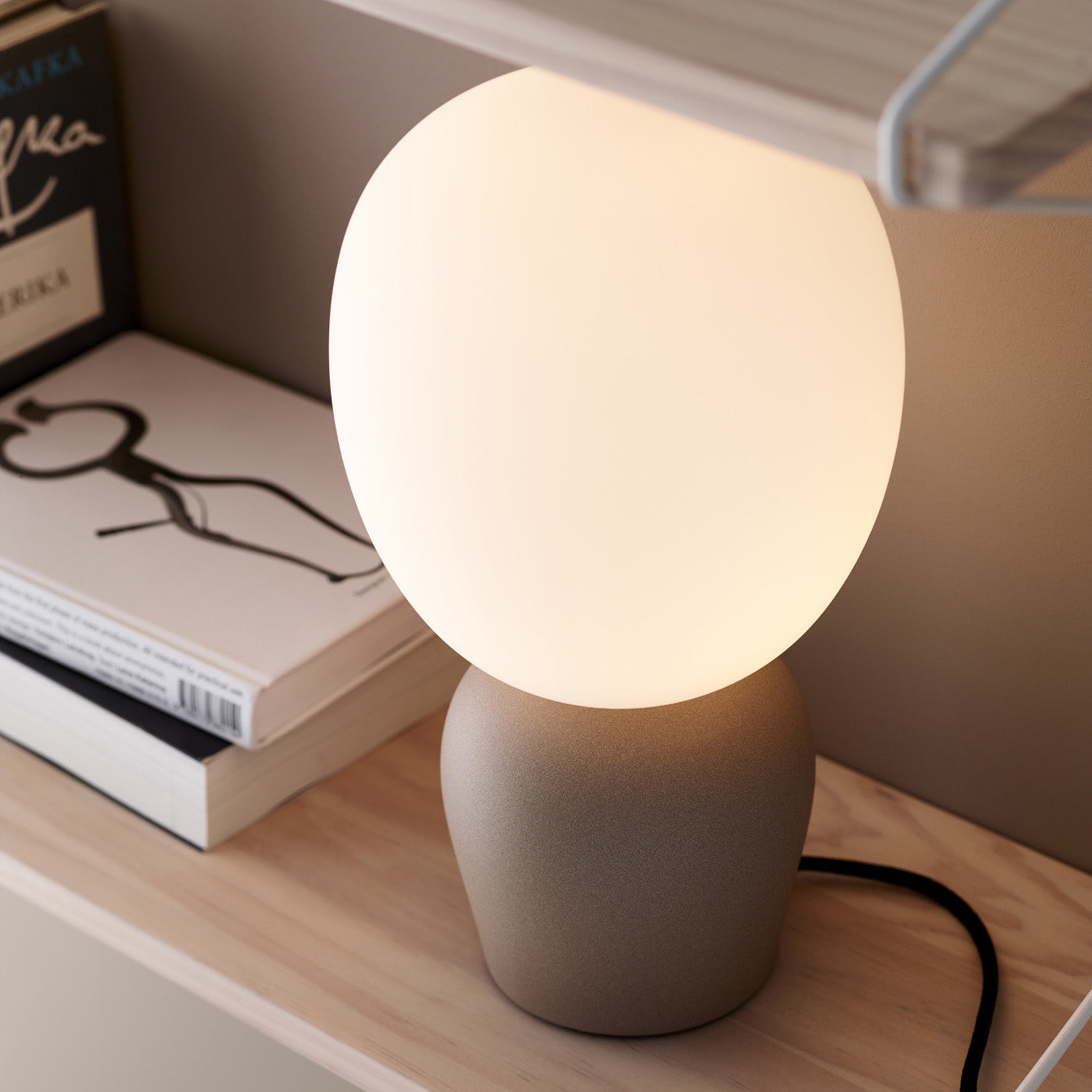 Buddy bordlampe sand/opal