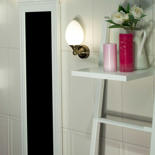 Luigi vegglampe IP44 antikk/opal