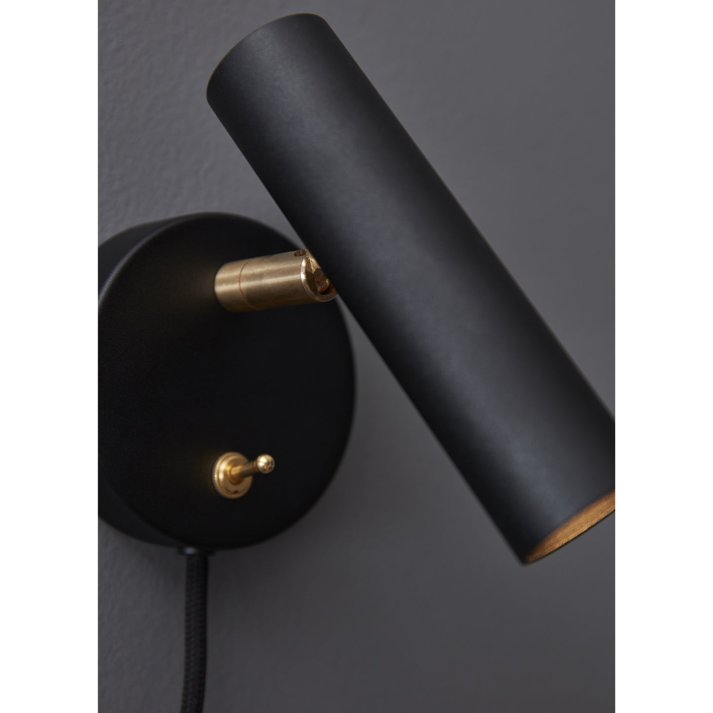Slender vegglampe sort/messing