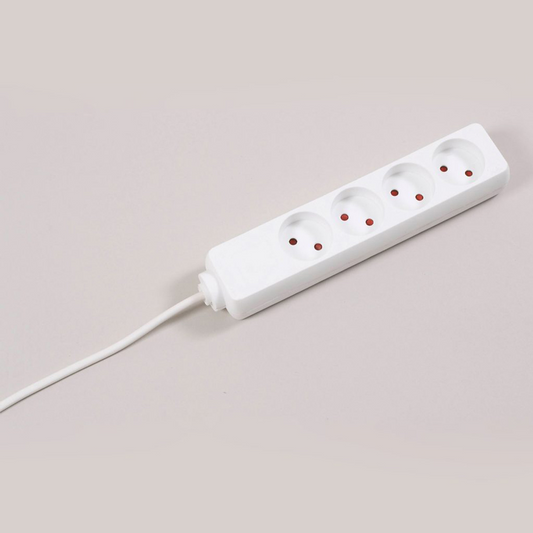 Skjøteledning 4-veiskontakt u/jord 5m