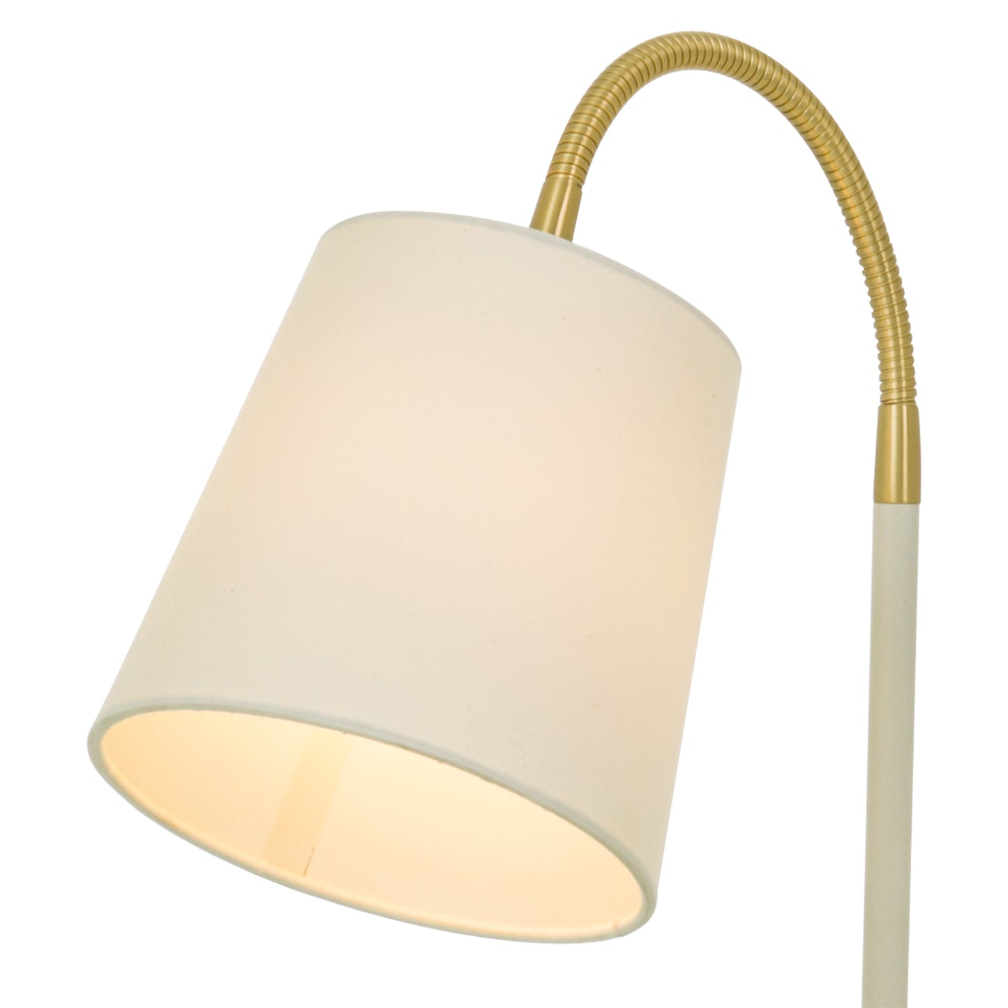 Nærbilde av Ljusdal bordlampe  laget i hvit metall med ledd i messing og hvit lampeskjerm - Aneta belysning
