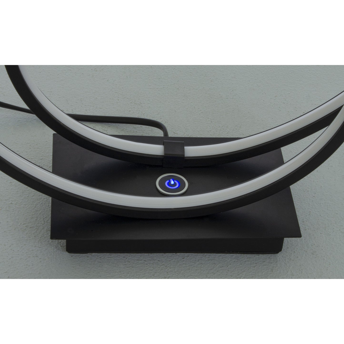 Bryter på Loop bordlampe formet som to loops med integrert LED-lys laget i svart metall 3-stegs dimbar - Aneta belysning