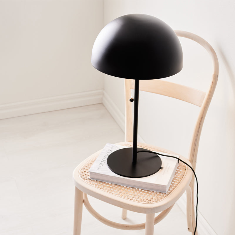 Dome bordlampe sort